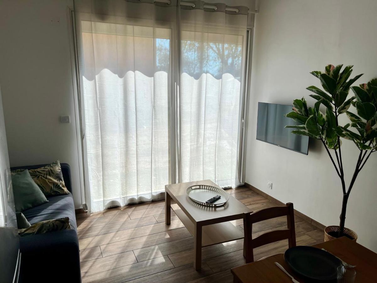 Maisonnette Avec Petite Foret Valréas Buitenkant foto
