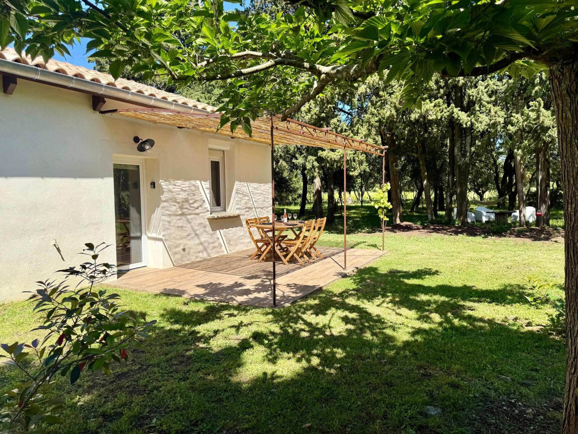 Maisonnette Avec Petite Foret Valréas Buitenkant foto